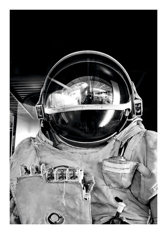 Black and White Astronaut Plagát / Čiernobiele plagáty v Desenio AB (11166)