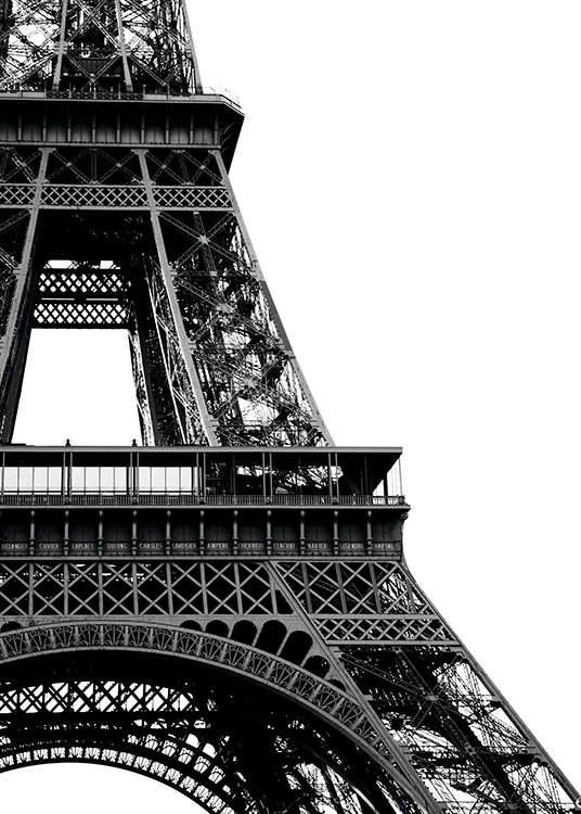  – Čiernobiela fotografia s detailným záberom na Eiffelovku v Paríži