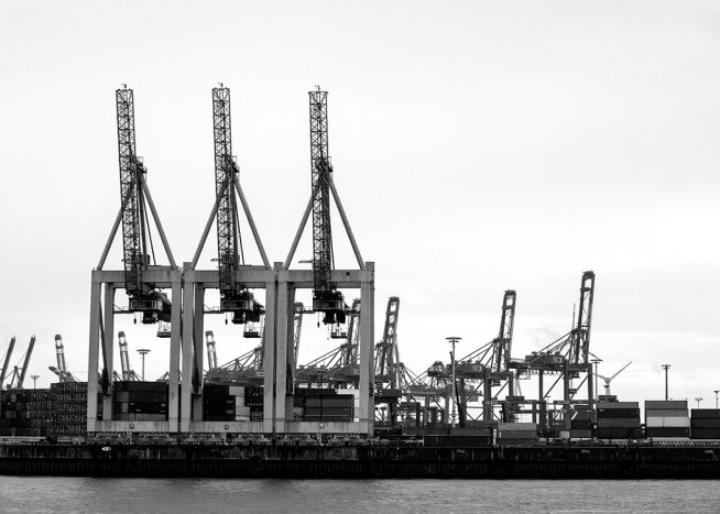 Port of Hamburg Plagát / Čiernobiele fotografie v Desenio AB (11394)