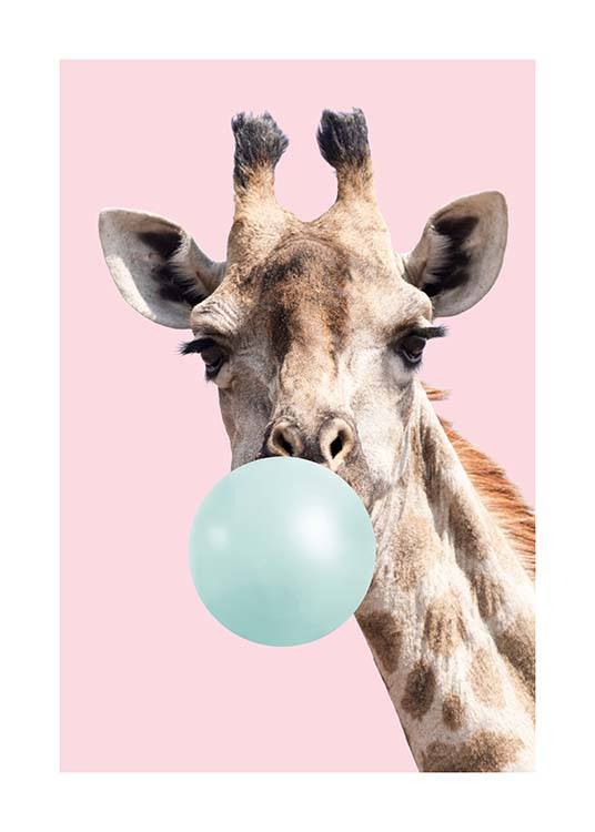  – Zvierací plagát so žirafou s modrou žuvačkou na ružovom pozadí