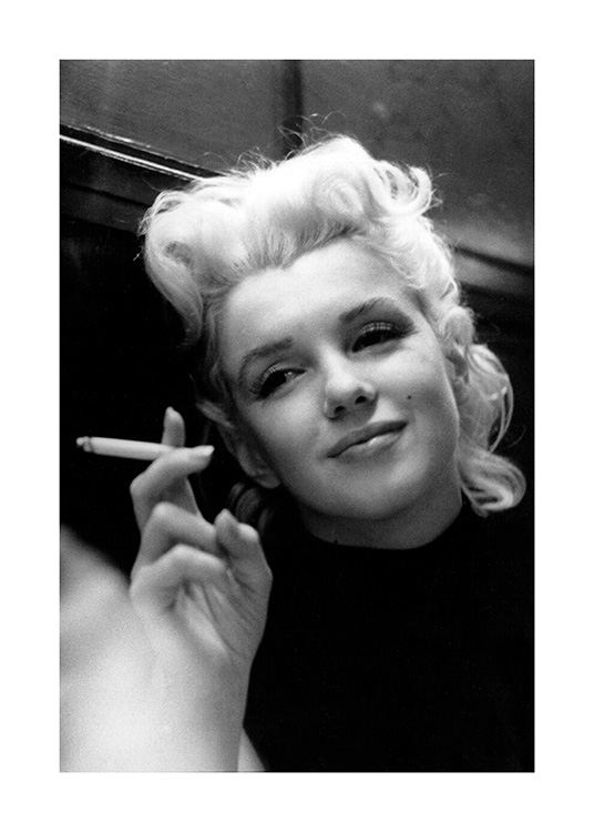 Marilyn Monroe Smoking Plagát