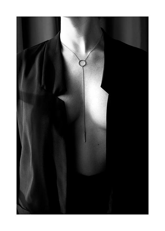 Woman With Necklace Plagát / Čiernobiele plagáty v Desenio AB (12017)