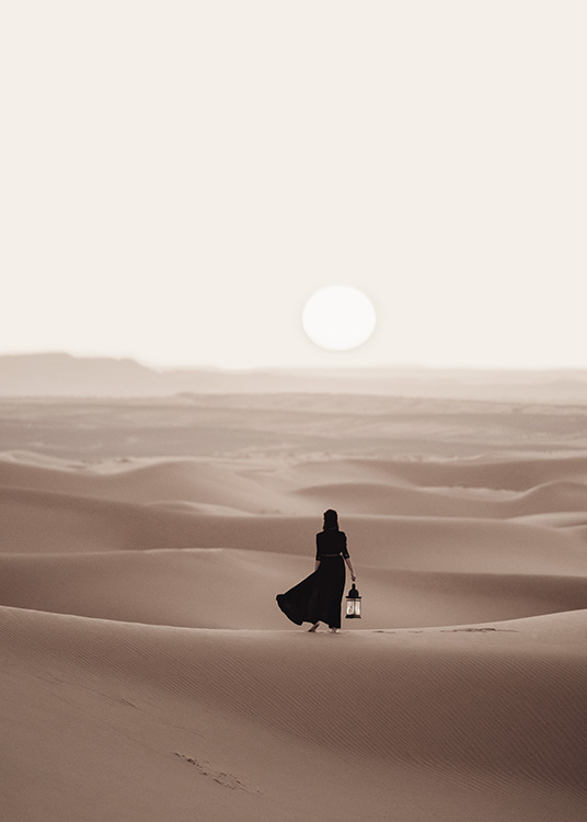 Woman in Desert Plagát / Prírodné motívy v Desenio AB (12341)