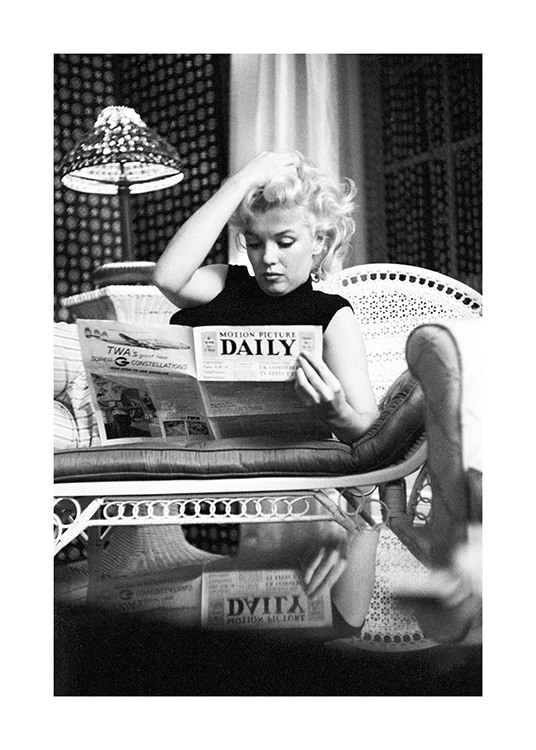 Marilyn Monroe Reading Plagát