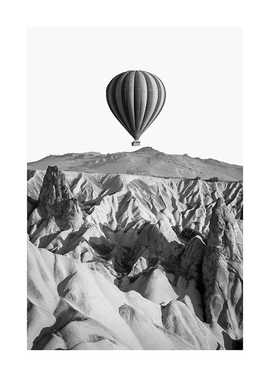 Air Balloon Over Mountain Plagát